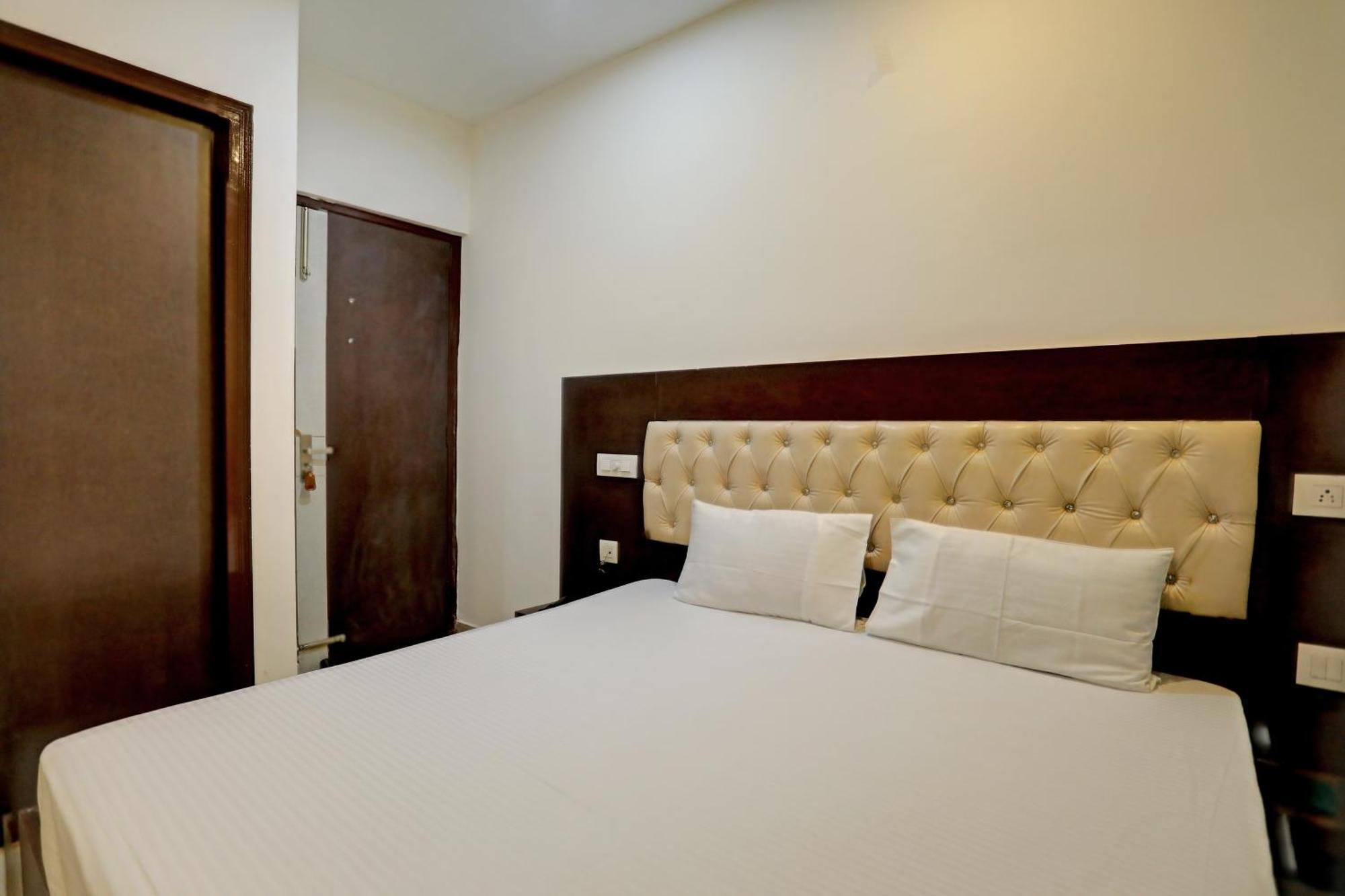 Oyo Hotel The Red Hut Chandīgarh Buitenkant foto