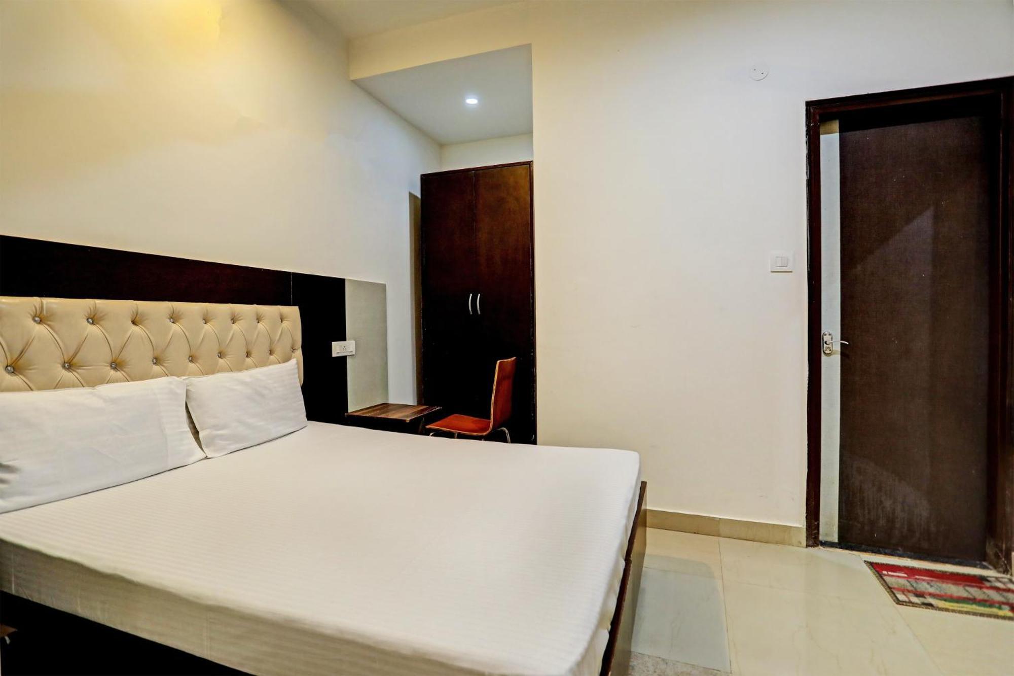Oyo Hotel The Red Hut Chandīgarh Buitenkant foto